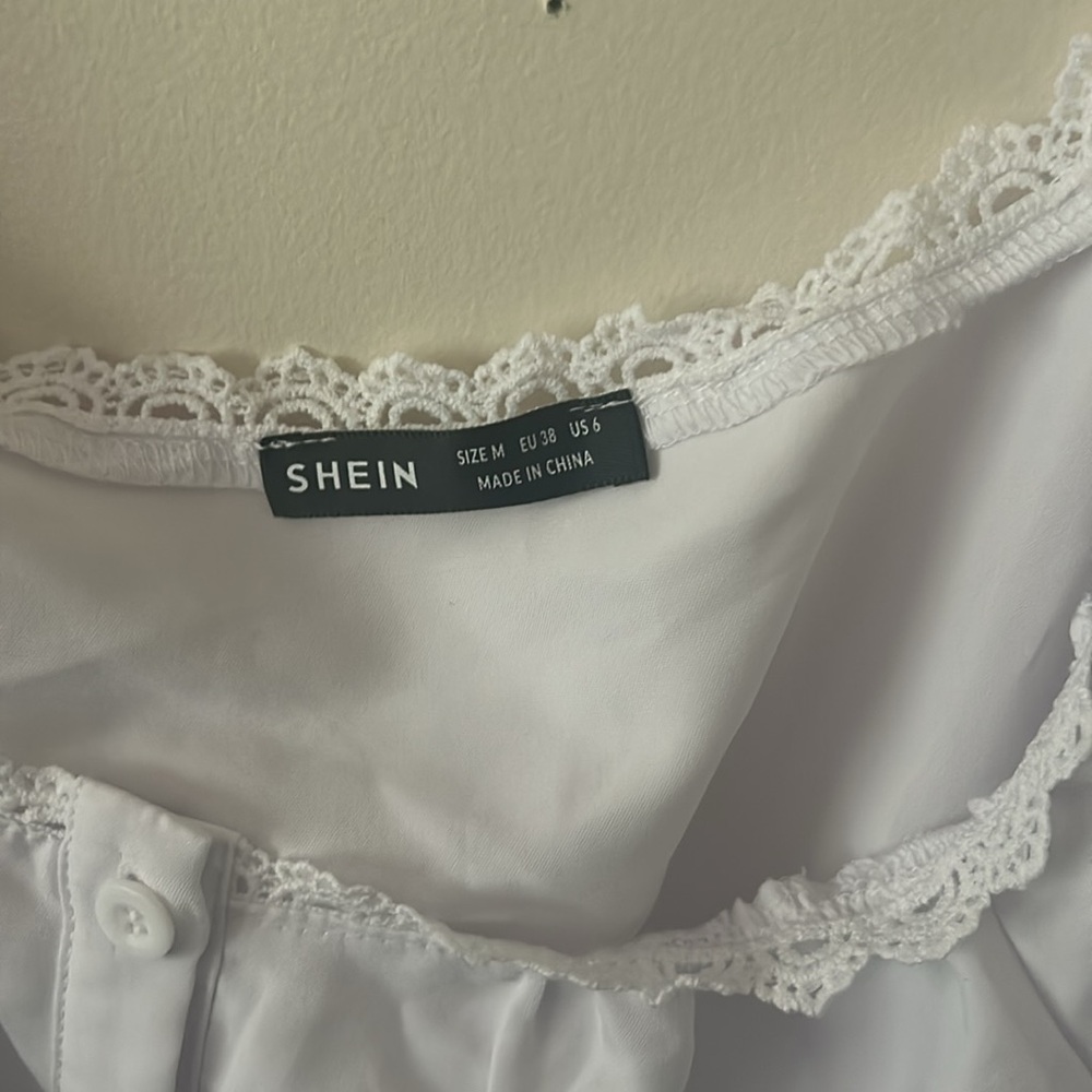 White blouse - Picture 2 of 3